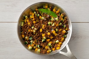 Preparazione Penne con lenticchie e ragù di verdure - Fase 3