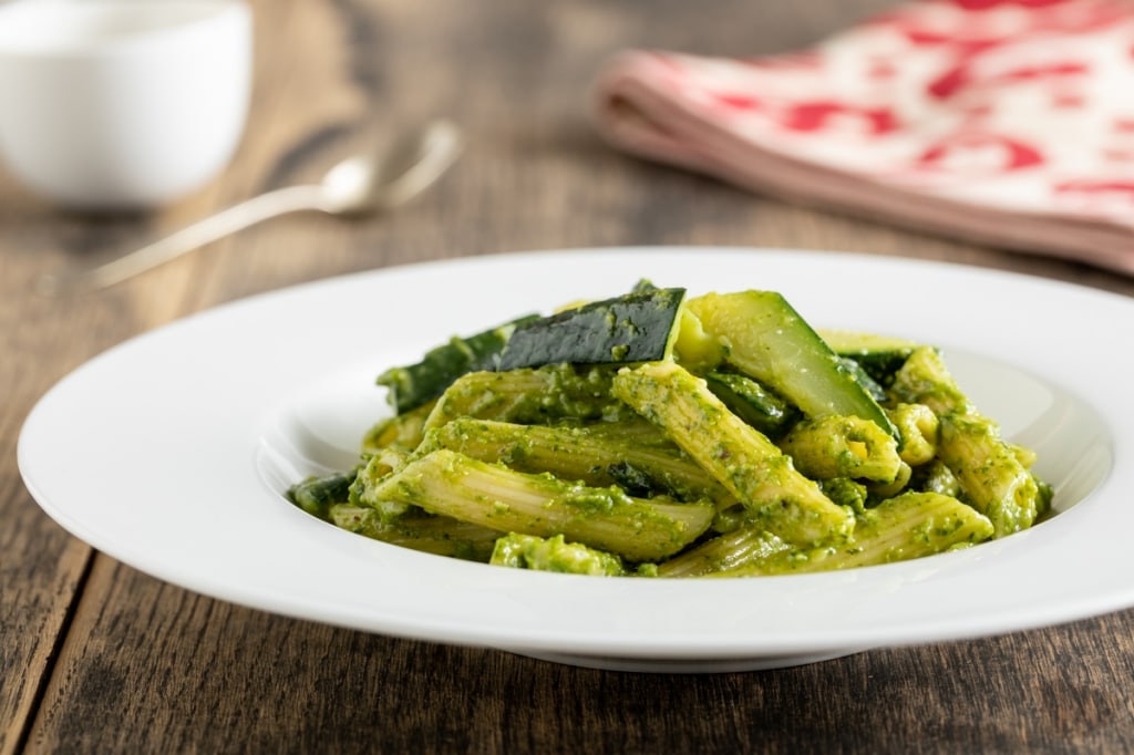 Ricetta Pasta al pesto e zucchine Cucchiaio d'Argento