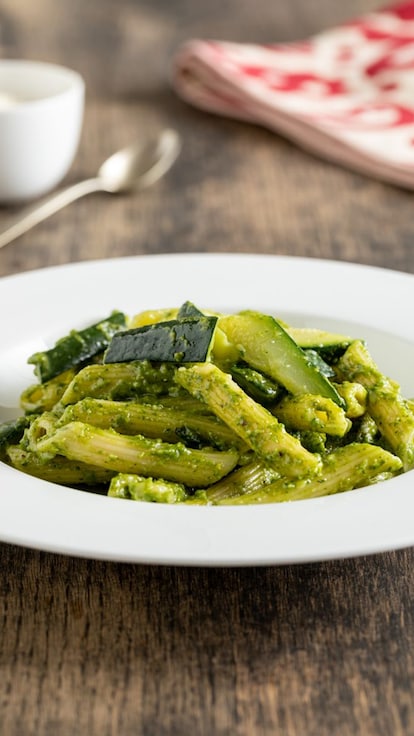 Pasta al pesto e zucchine