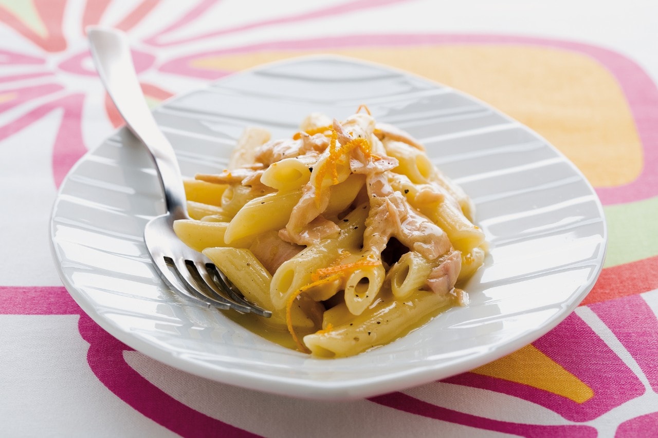 Penne al tonno e succo di arancia ricetta