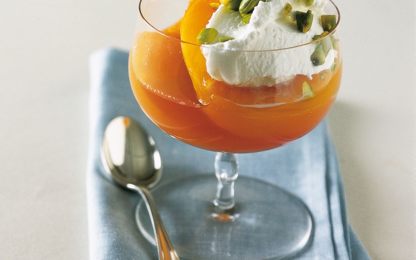 Pesche affogate allo sciroppo di zenzero Pesche affogate allo sciroppo di zenzero