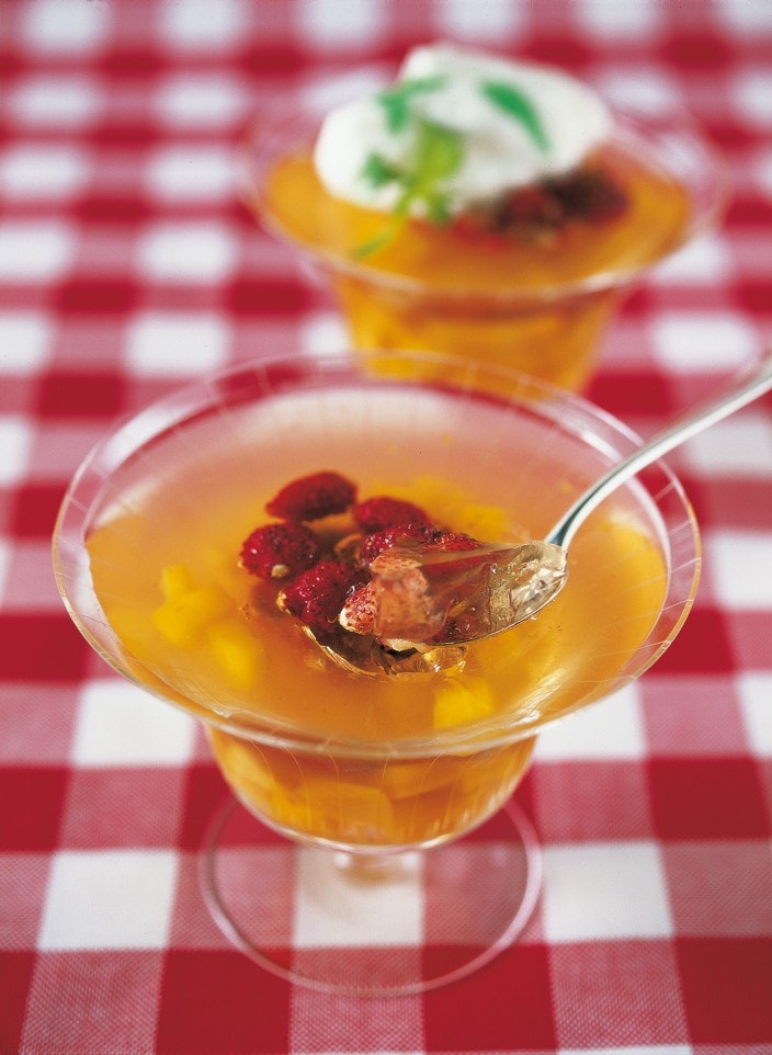 Pesche in gelatina con fragoline di bosco ricetta