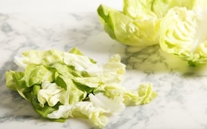 Preparazione Crema di lattuga con piselli, avocado e mazzancolle - Fase 2