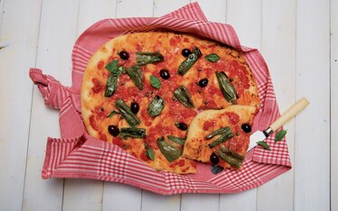 Pitta con pomodori e peperoni