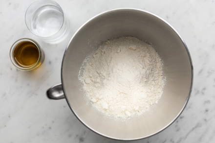 Preparazione Pizza di scarola - Fase 1 Preparazione Pizza di scarola - Fase 1