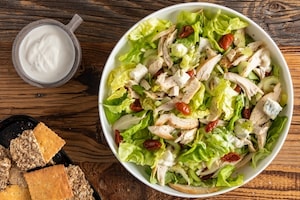 Preparazione Insalata di pollo con sedano, pomodori secchi e gorgonzola - Fase 3