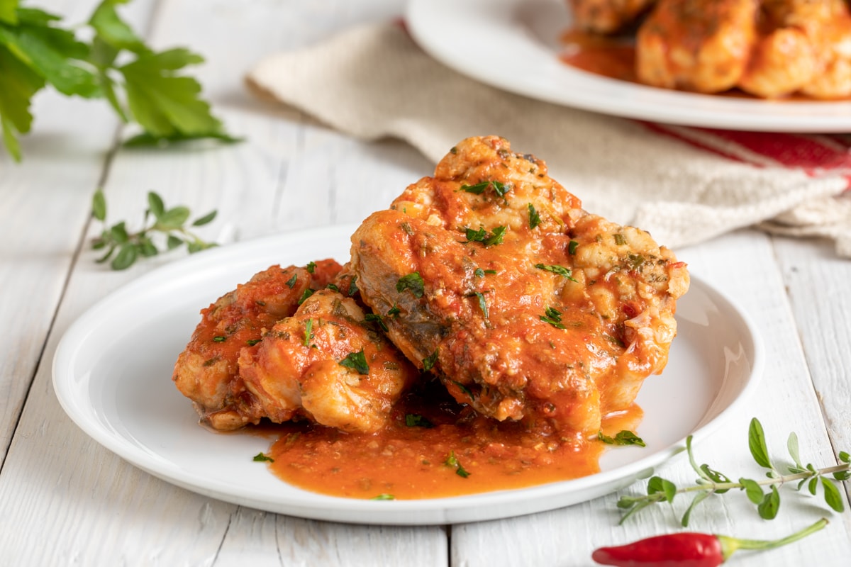 Rana pescatrice al sugo di pomodoro ricetta