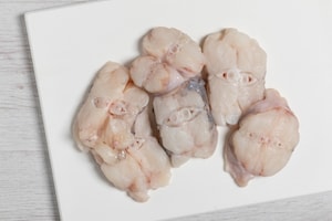 Preparazione Rana pescatrice al sugo di pomodoro - Fase 1