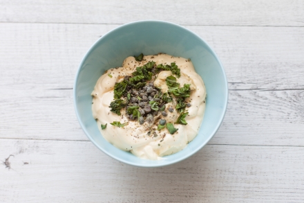 Preparazione Salsa remoulade - Fase 1 Preparazione Salsa remoulade - Fase 1