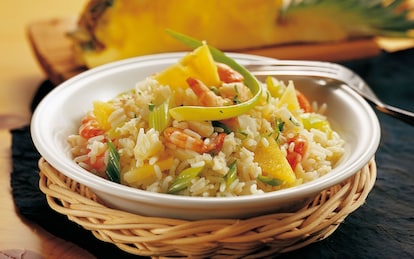 Riso con ananas e polpa di granchio