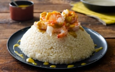 Riso al curry con gamberi
