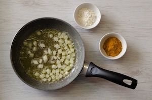 Preparazione Riso al curry con gamberi - Fase 3