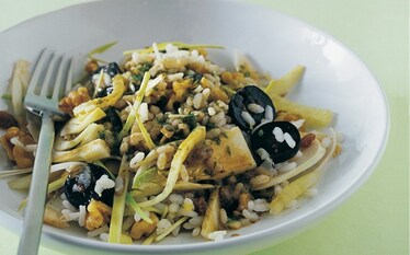 Riso freddo con cetrioli e uva