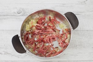 Preparazione Risotto ai mirtilli e speck - Fase 2