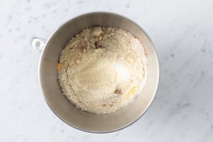 Preparazione Torta di mandorle senza burro, olio e lievito - Fase 2