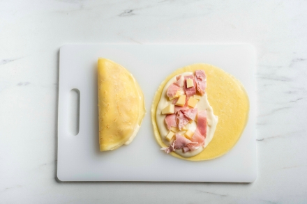 Preparazione Crêpes al prosciutto cotto e besciamella - Fase 3 Preparazione Crêpes al prosciutto cotto e besciamella - Fase 3