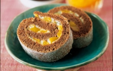 Rotolo al cioccolato e pesche