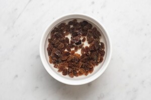 Preparazione Sfogliata di frutta secca al miele di rosmarino - Fase 1