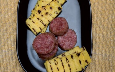 Soprèssa in tegame con polenta