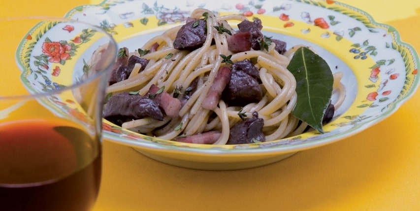 Spaghetti con lepre e pancetta ricetta