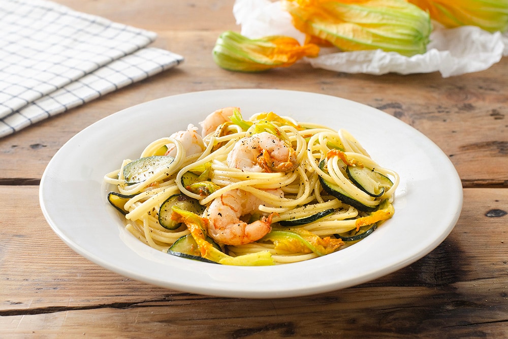 Spaghetti con gamberi e fiori di zucca ricetta