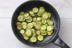 Preparazione Spaghetti con gamberi e fiori di zucca - Fase 1