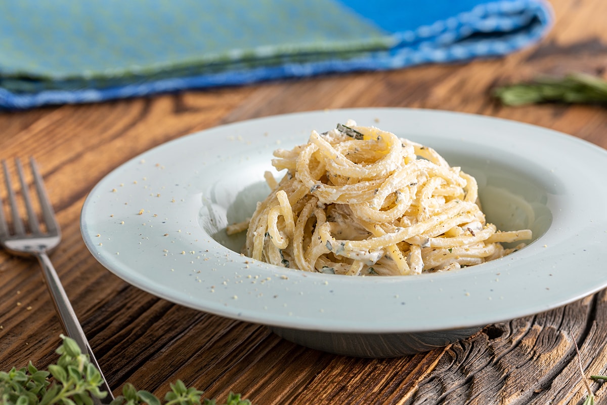 Spaghetti alla ricotta ed erbe aromatiche ricetta