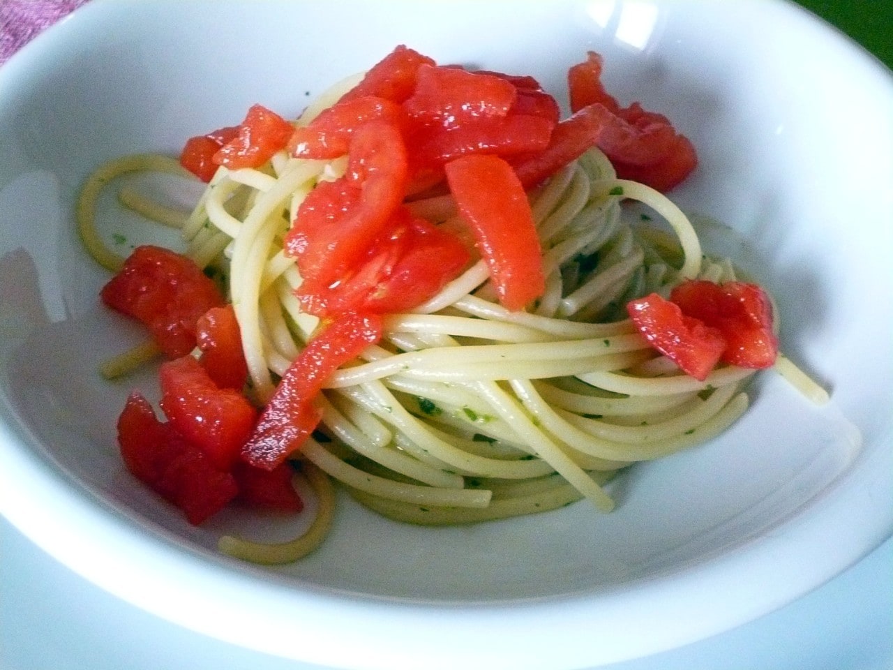 Spaghetti alle acciughe e pomodoro ricetta