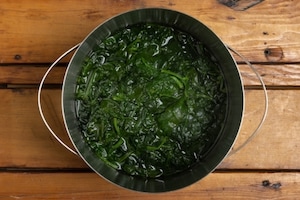 Preparazione Spätzle agli spinaci - Fase 1