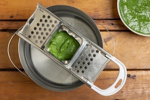 Preparazione Spätzle agli spinaci - Fase 6