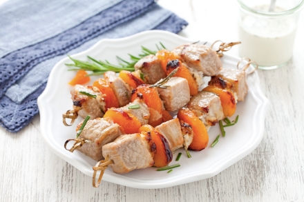 Preparazione Spiedini di vitello al lardo e albicocche - Fase 3 Preparazione Spiedini di vitello al lardo e albicocche - Fase 3