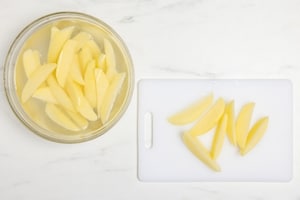 Preparazione Spigola al forno con patate - Fase 1