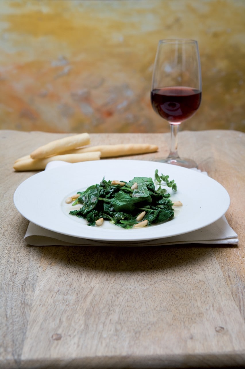 Spinaci alle acciughe e pinoli ricetta