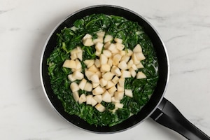 Preparazione Spinaci filanti al gorgonzola e pere - Fase 2