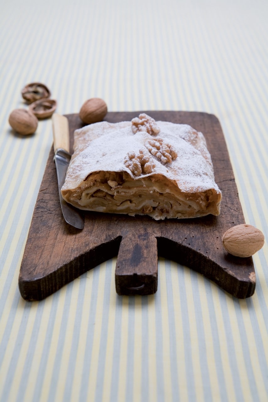 Strudel di noci ricetta