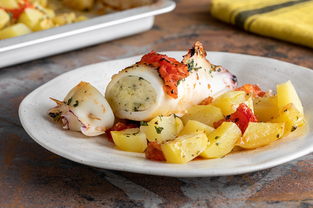 Calamari e patate al forno ricetta