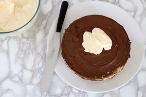 Preparazione Torta di nocciole e crema gianduia - Fase 6