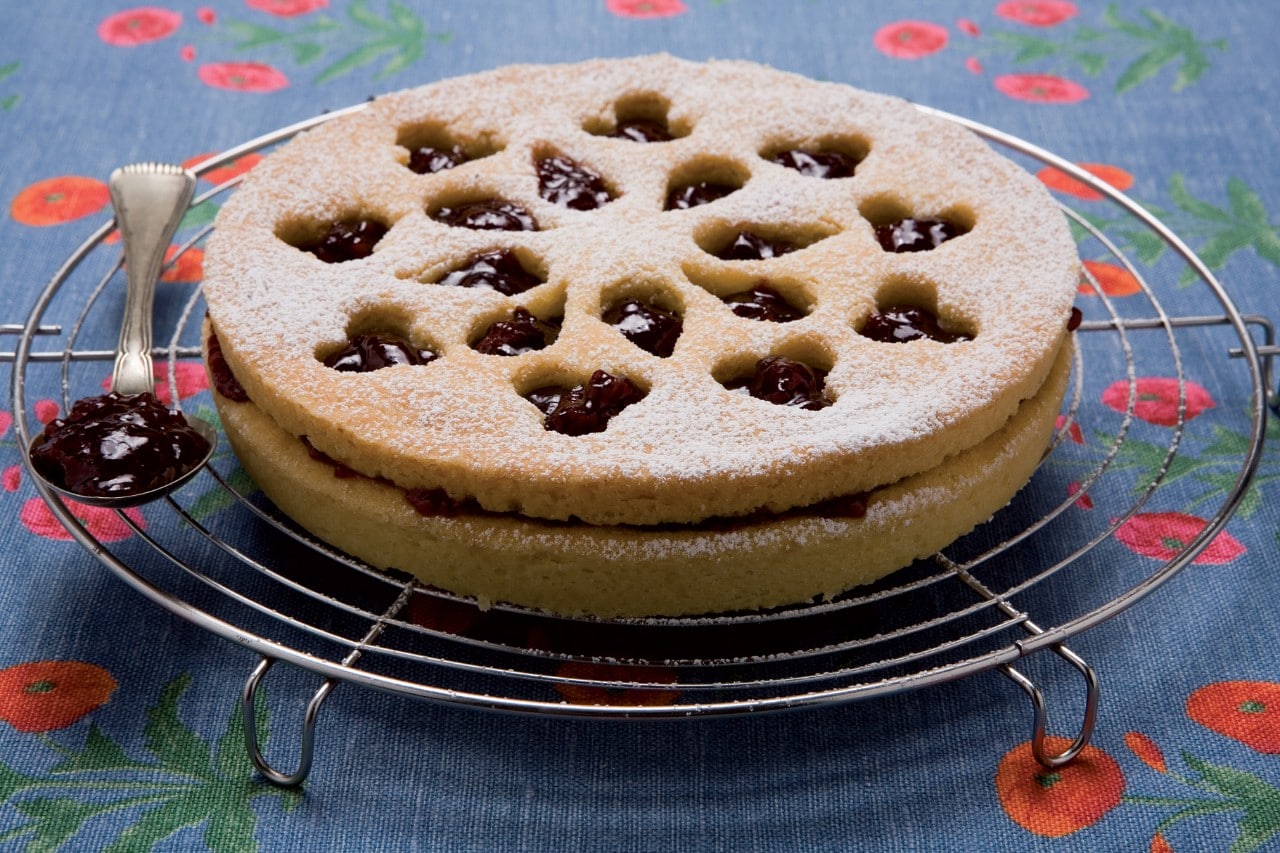 Torta di pasta frolla alla marmellata di ciliegie ricetta