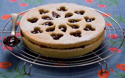 Torta di pasta frolla alla marmellata di ciliegie