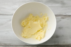 Preparazione Torta rustica di noci e caffè - Fase 1