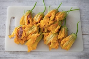 Preparazione Tortino di fiori di zucca ripieni - Fase 2