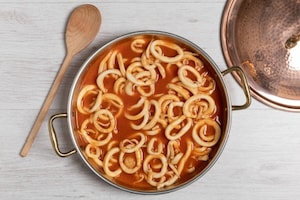 Preparazione Totani e patate al sugo - Fase 2