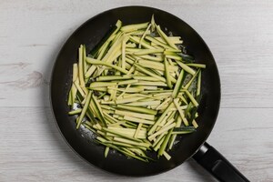 Preparazione Uova in camicia gratinate con zucchine - Fase 1