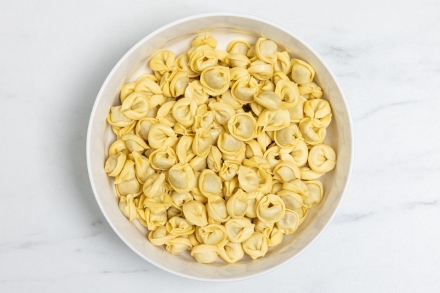 Preparazione Vol au vent ripieno di tortellini - Fase 3 Preparazione Vol au vent ripieno di tortellini - Fase 3