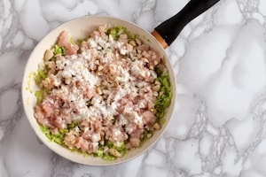 Preparazione Vol au vent con ragù bianco di pollo - Fase 1