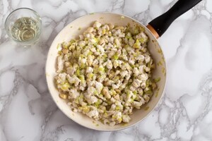 Preparazione Vol au vent con ragù bianco di pollo - Fase 2