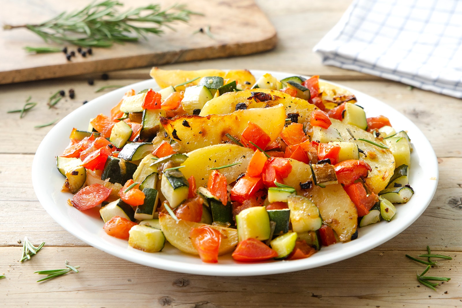 Zucchine, patate e pomodori al forno ricetta