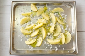 Preparazione Zucchine, patate e pomodori al forno - Fase 1