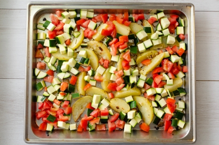 Preparazione Zucchine, patate e pomodori al forno - Fase 2 Preparazione Zucchine, patate e pomodori al forno - Fase 2