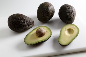 Preparazione Zuppa di avocado e yogurt - Fase 1
